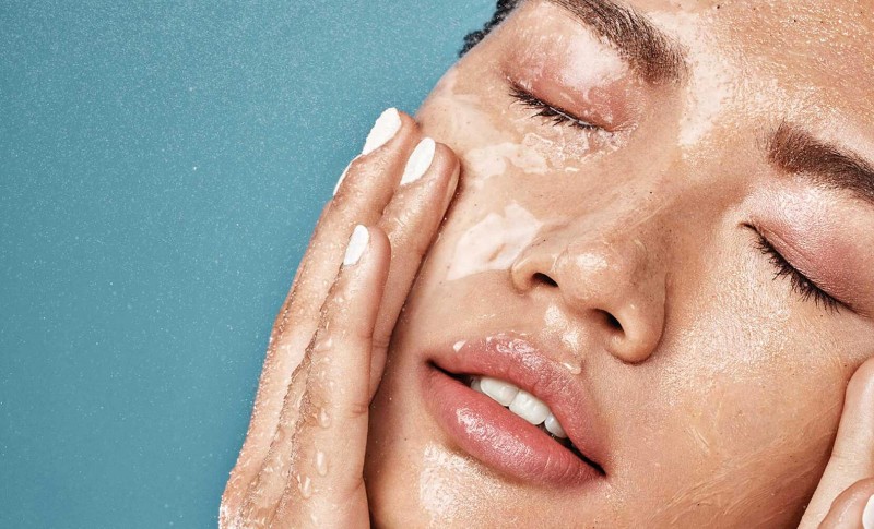 پوشاندن جوش صورت با آموزش گام به گام آرایش